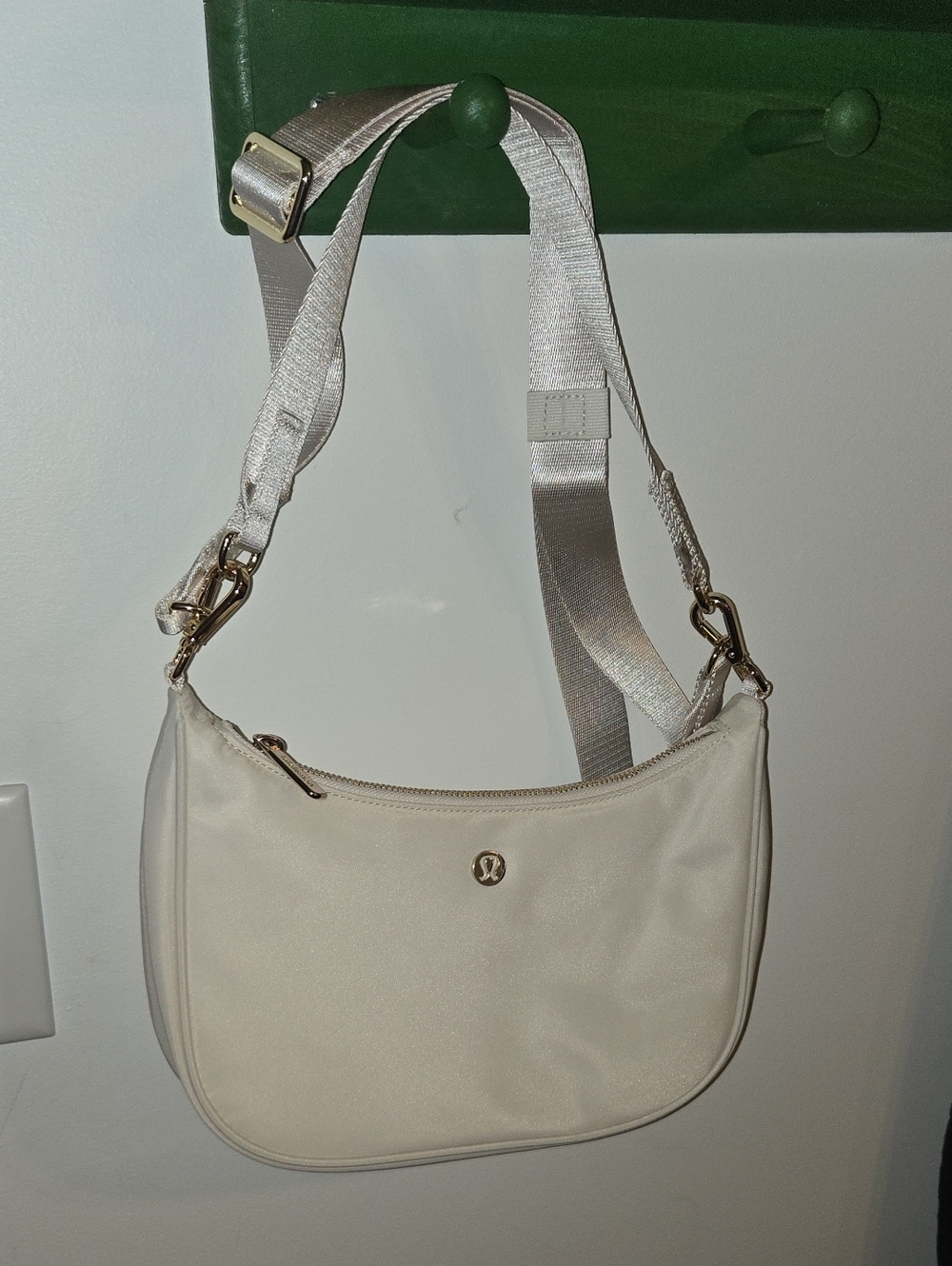 Lululemon City Essentials Small Shoulder Bag - Picture 3 of 5